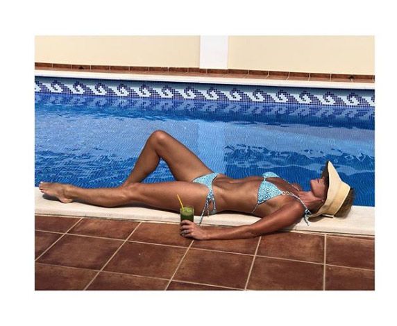 Amanda Holden bikini body portugal