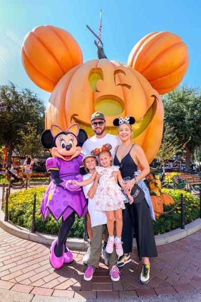 Kate Hudson with fiancé Danny Fujikawa and kids Rani Rose and Bingham at Disney