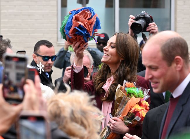 prince william and princess kate meeting crowds