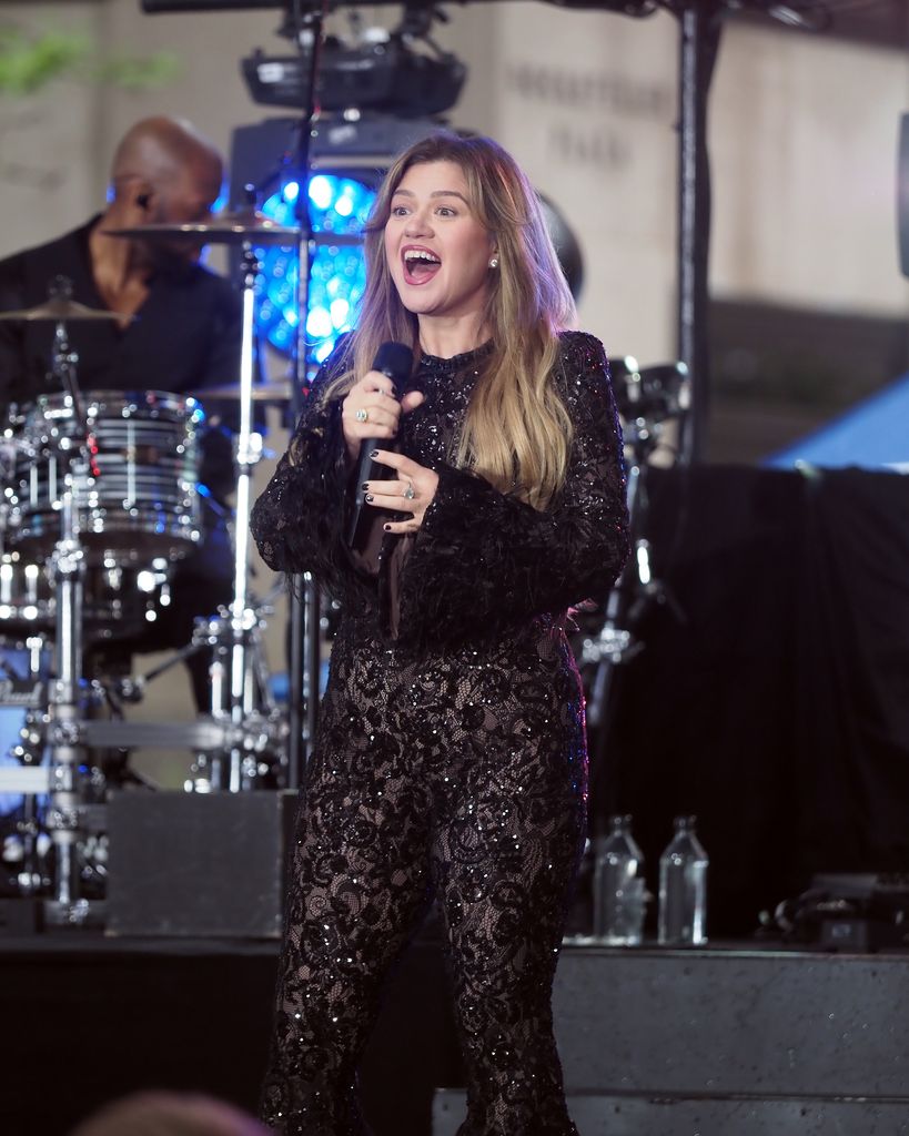 Kelly Clarkson performs during the Citi Concert Series on the "TODAY" Show at Rockefeller Plaza on May 6, 2025 in New York City