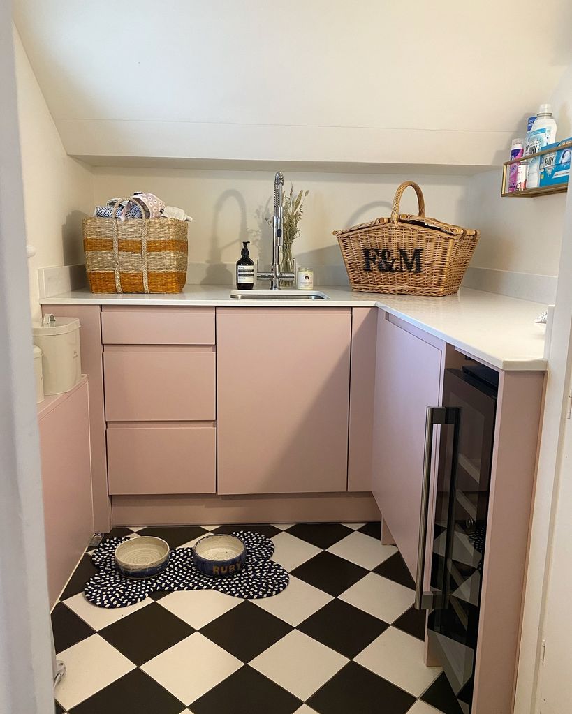 A photo of a utility room