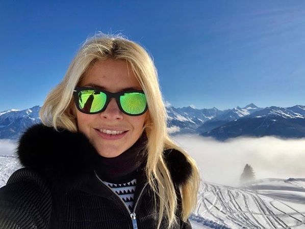 Holly Willoughby skiing