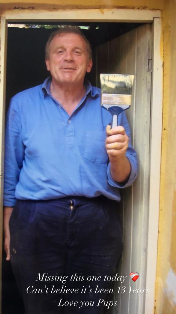 A photo fo Edoardo Mapelli Mozzi's stepfather holding a paint brush