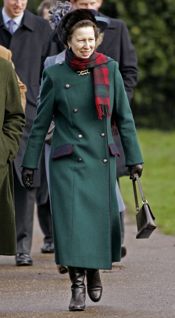 La princesa Anne va al servicio del día de Navidad en la iglesia de Sandringham