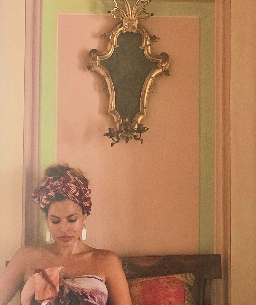 Eva Mendes takes some time in the shade