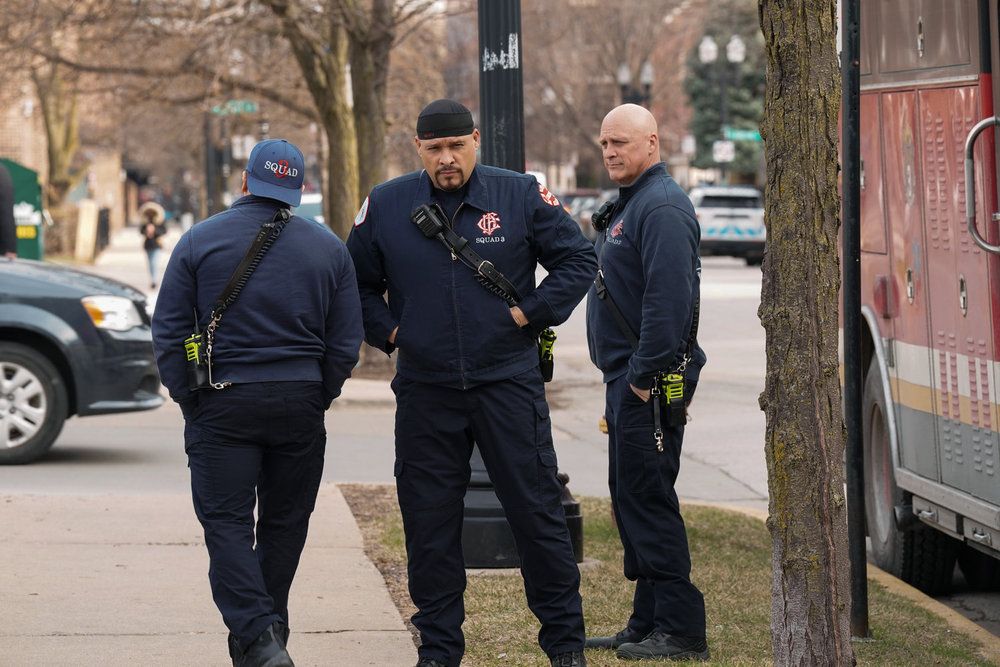 oe Miñoso as Joe Cruz, Randy Flagler as Harold Capp in Chicago Fire