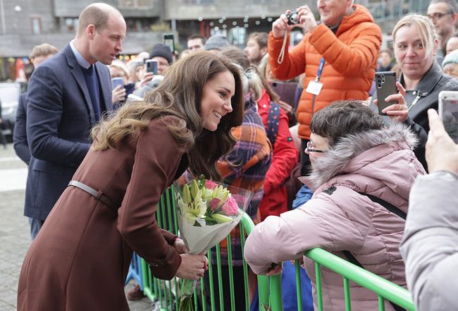 Princess Kate receives flowers in Falmouth