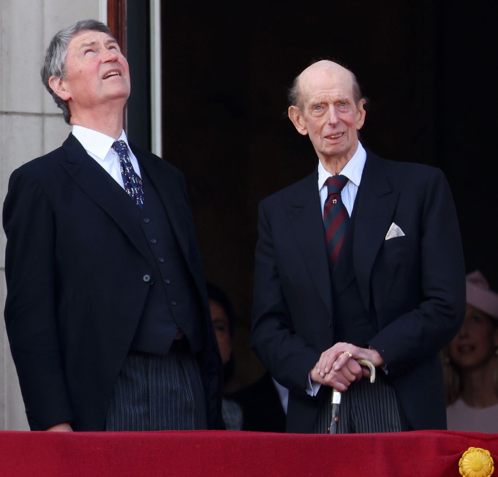 Lady Gabriella Kingston derrière le vice-amiral Sir Timothy Laurence et le duc de Kent