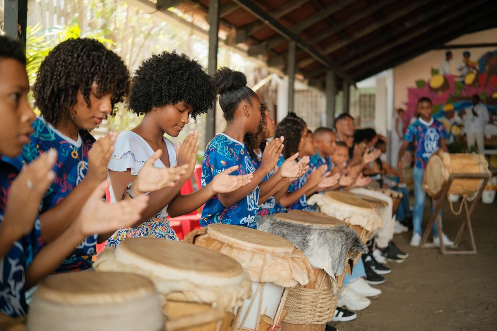 Children at Escuela Tambores de Cabildo, a local drum school