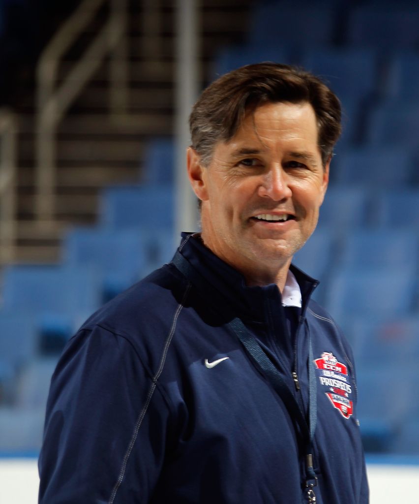 L'entraîneur Rob McClanahan lors d'un match des espoirs américains de USA Hockey