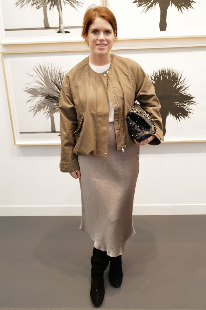 Princesa Eugenie de corpo inteiro na Frieze Art Fair