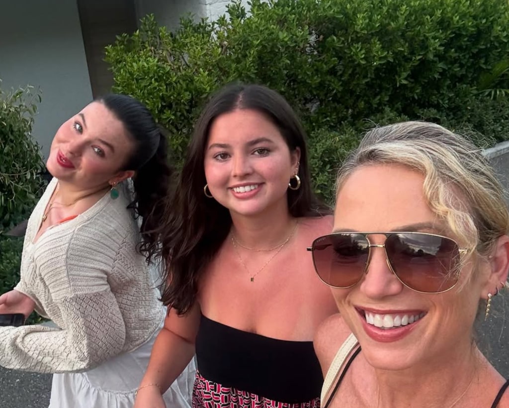 Photo partagée par Amy Robach sur Instagram en juillet 2025 avec ses filles Ava et Annalize en vacances à Turcs et Caicos