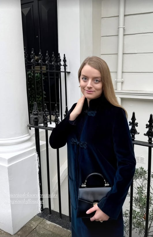 Flora Vesterbeg posing in front of a white terraced house