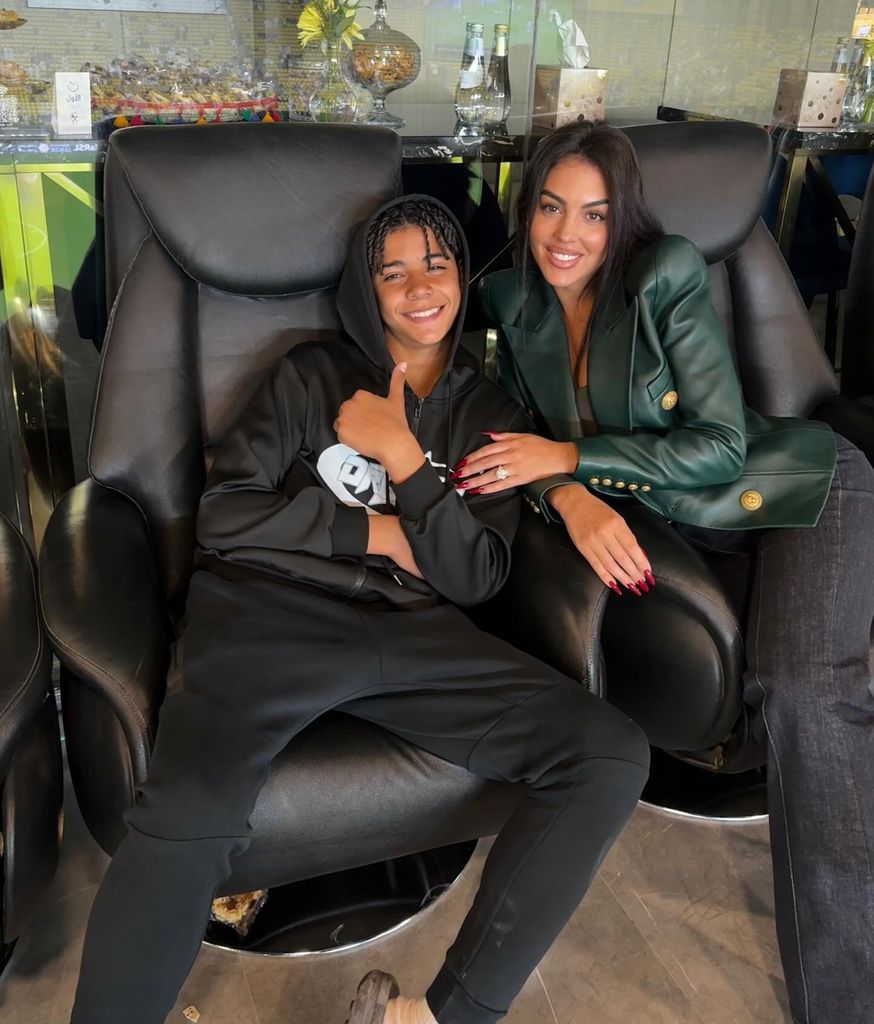ronaldo's wife and his oldest son 