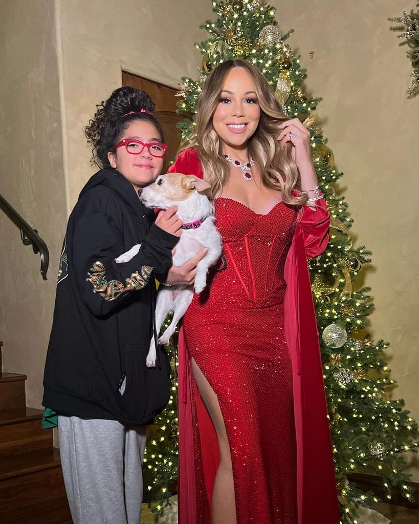 Mariah spent Christmas with her twins and dogs