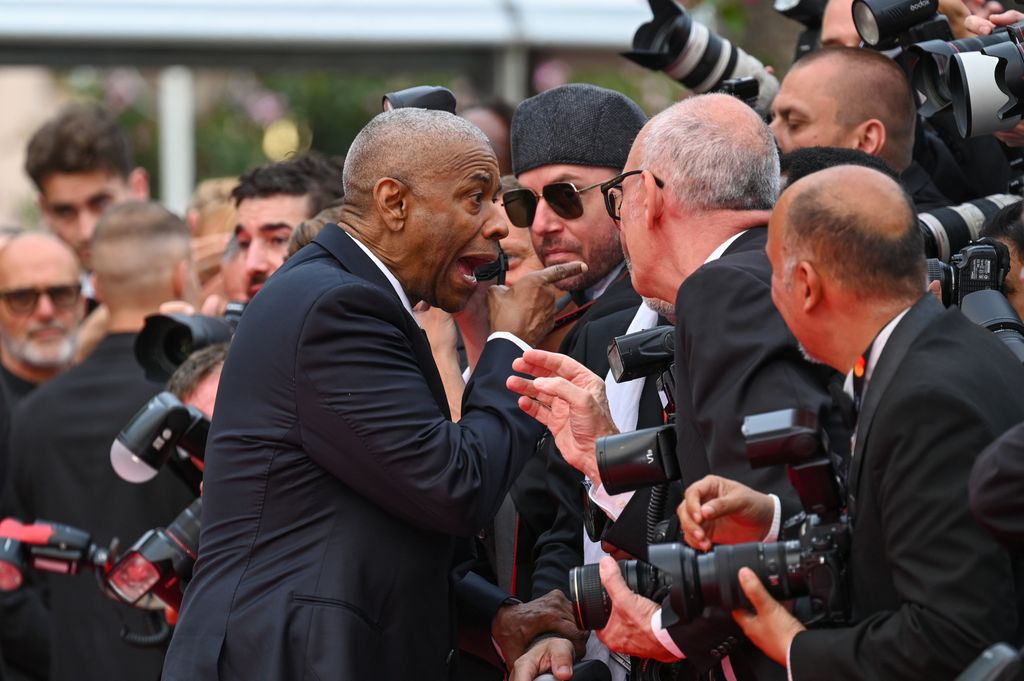 denzel washington pointing finger in photographer face on cannes red carpet