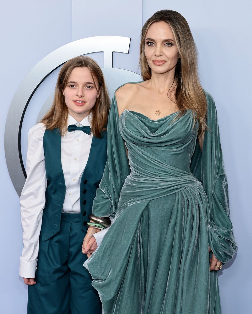 (LR) Vivienne Jolie e Angelina Jolie estavam absolutamente deslumbrantes