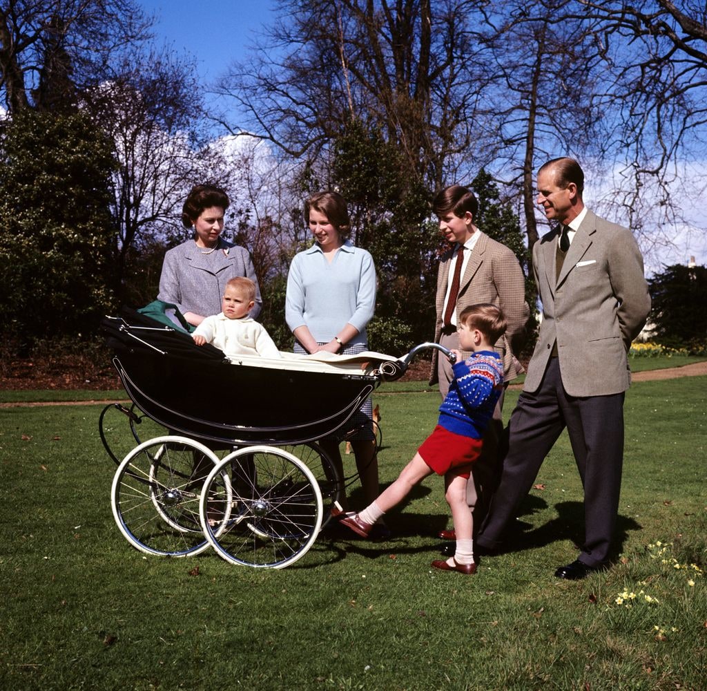 Royal family celebrating Queen Elizabeth II' s39th birthday at Frogmore, 1965