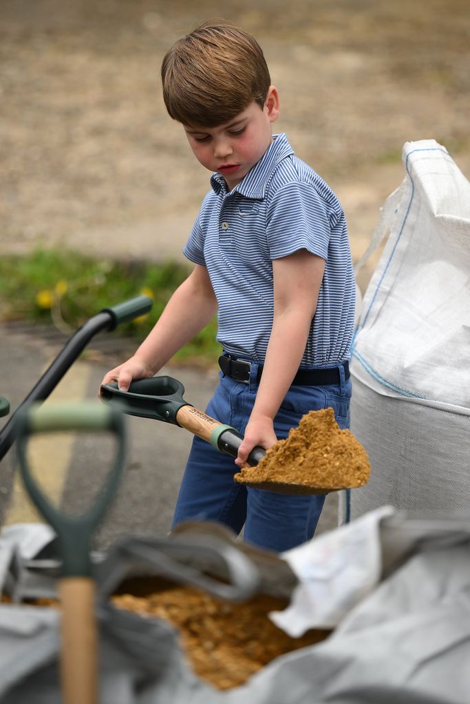 Prince Louis was keen to fill up his own wheelbarrow