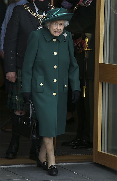 the queen wearing green