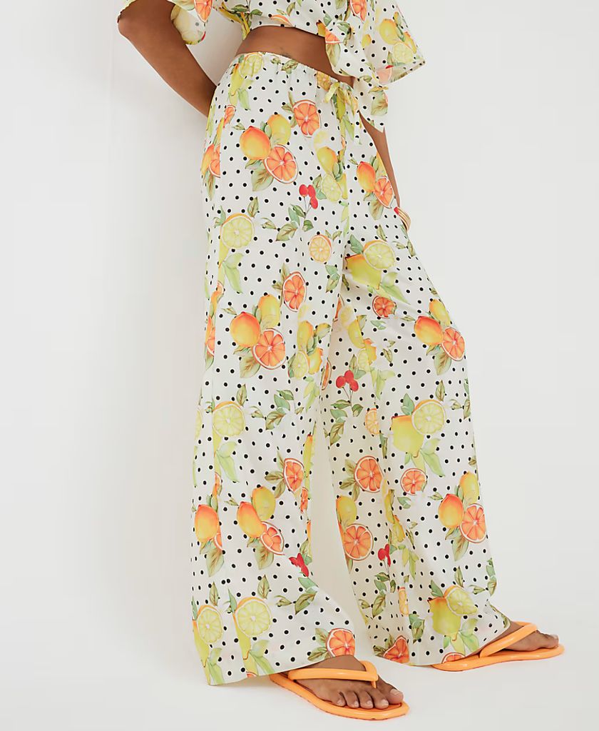 Pantalon de plage à imprimé de fruits blancs de l'île River Island