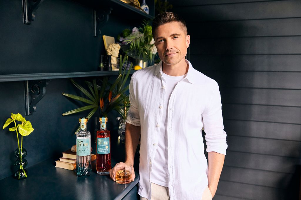 Eric Winter, du Rookie, a fondé la marque de rhum Palm Republic en 2024