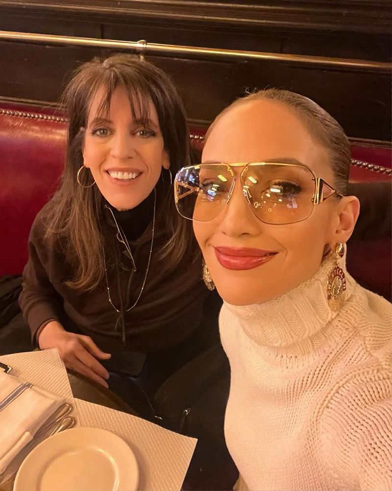 Jennifer Lopez at dinner with her good friend, Elaine Goldsmith-Thomas