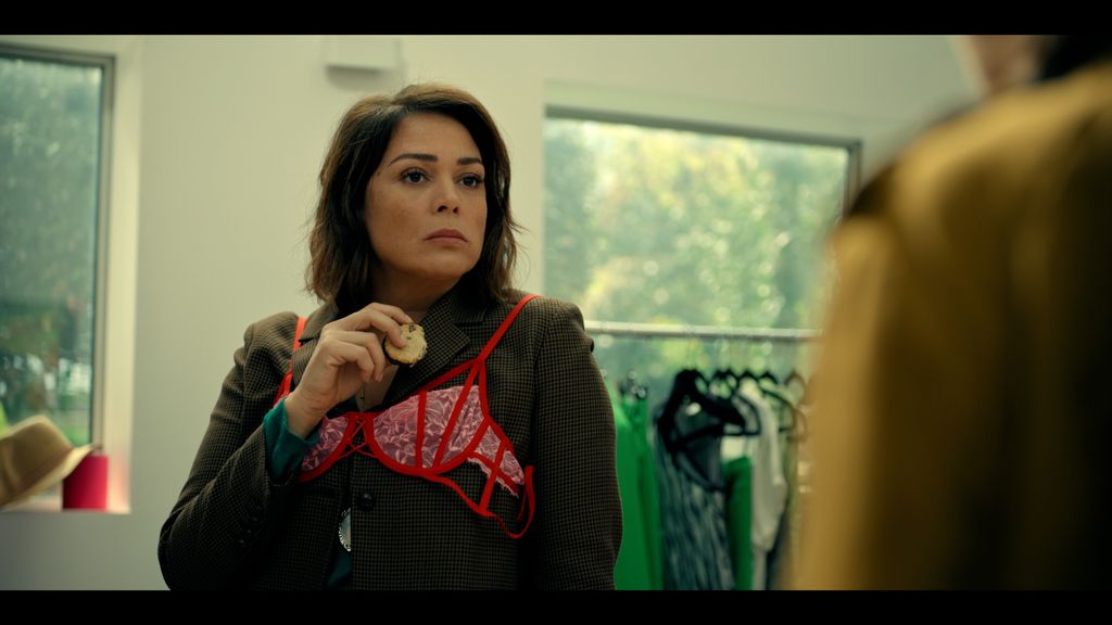 Lola Dewaere as Charlie Holmes in Mademoiselle Holmes