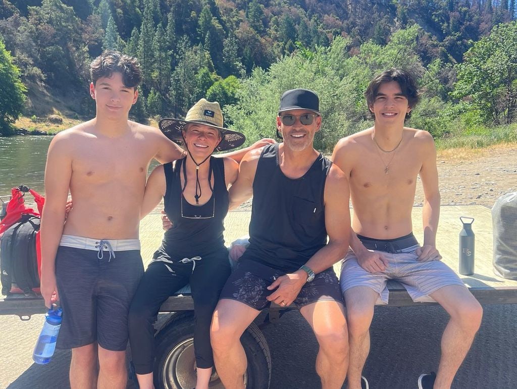 leann rimes no deserto com o marido e os enteados