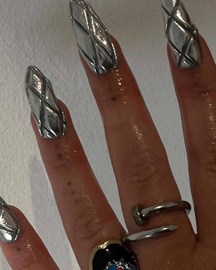 chrome nails 