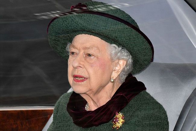 the queen wearing green with gold brooch at westminster thanksgiving service for prince philip