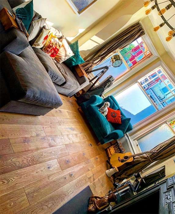 2 laura whitmore house living room