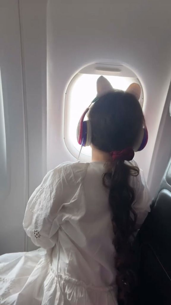 christine lampard's daughter with really long hair in plane 