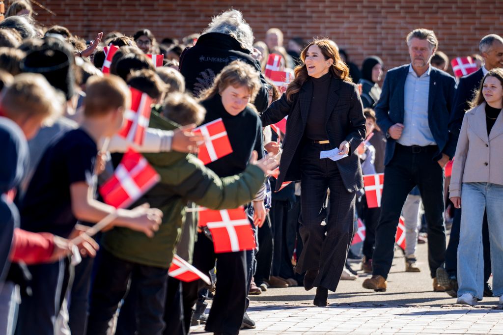 Queen Mary greeting students