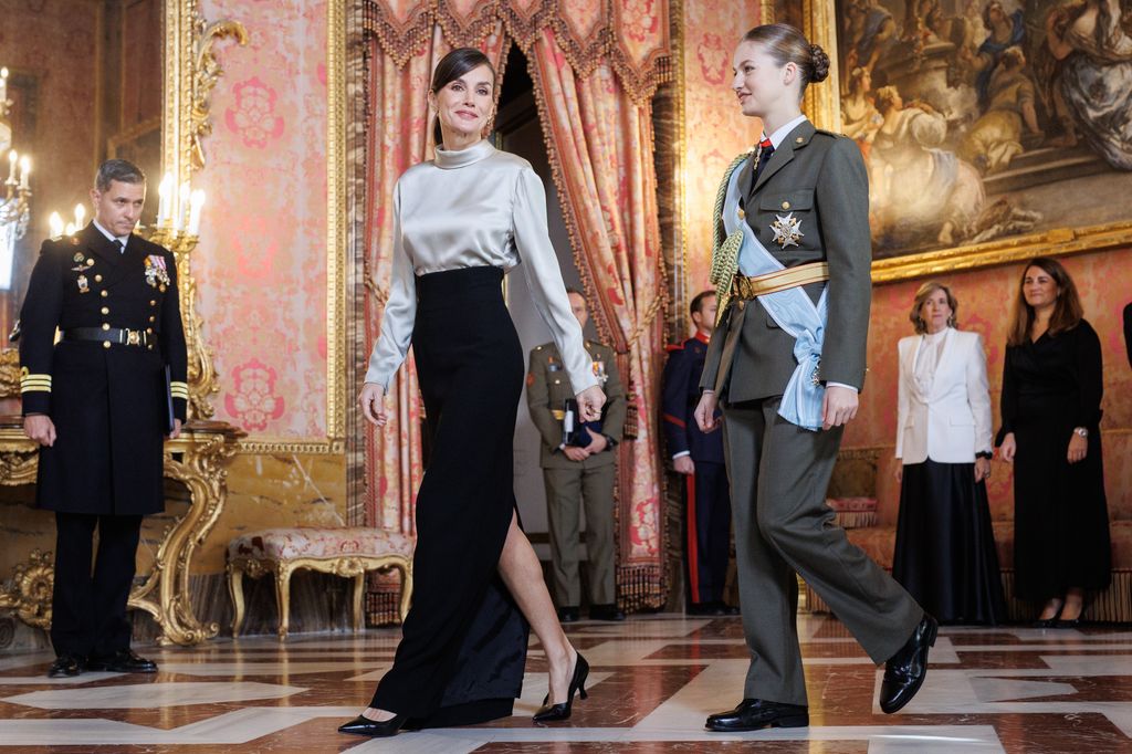 Queen Letizia and Princess Leonor enter the palace