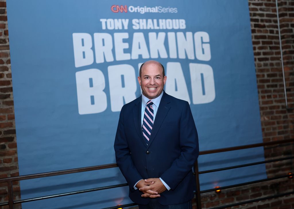 Comment les pairs médiatiques d'Anderson Cooper ont réagi à son départ de 60 Minutes 3 Brian Stelter assiste à la première After Party de CNN Breaking Bread avec Tony Shalhoub au Sadelle's le 30 septembre 2025 à New York.