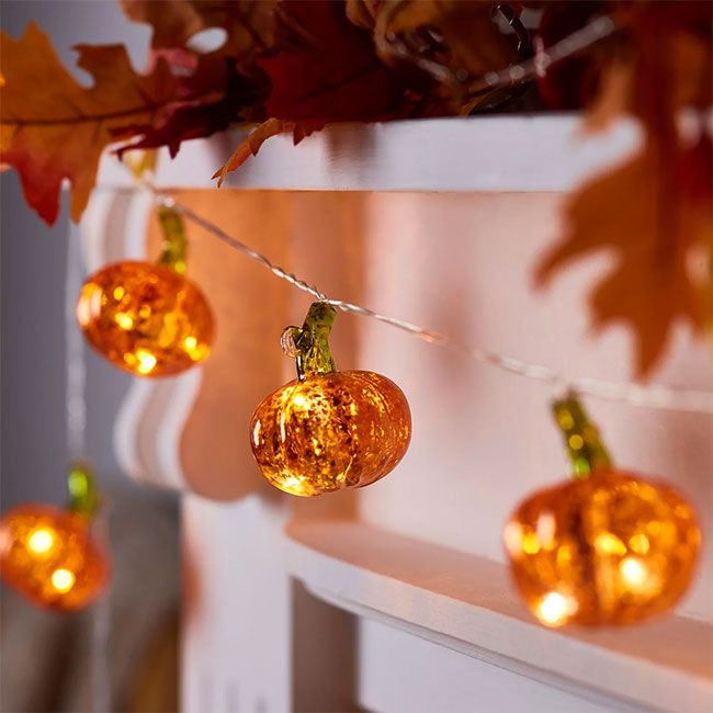 halloween window display pumpkins