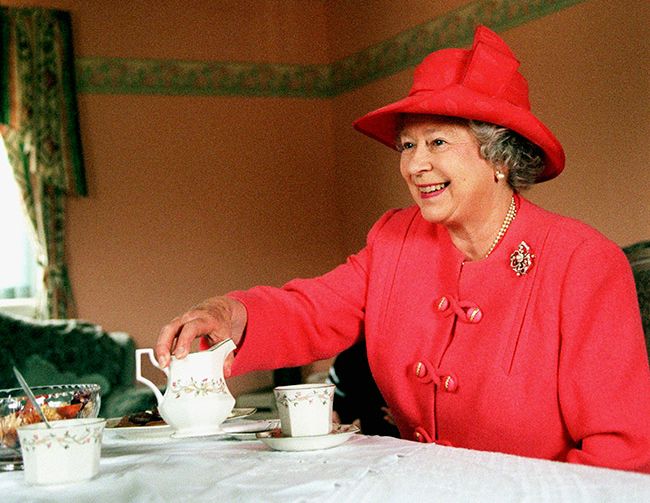 The Queen tea 1999