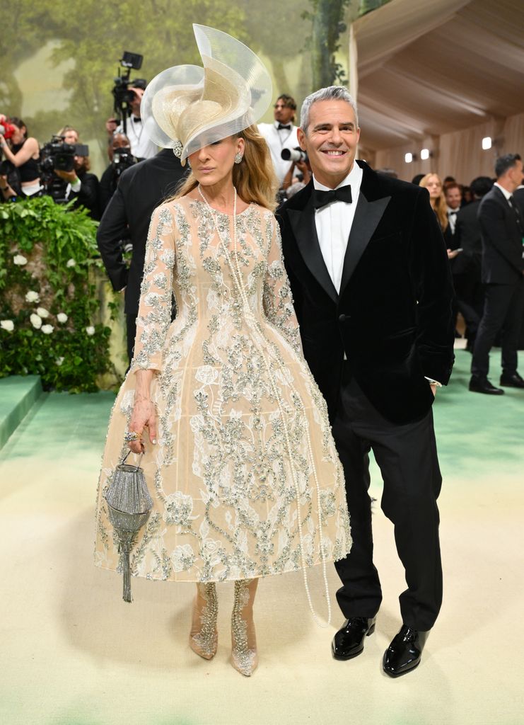 Andy est une date de tapis rouge régulier de Bestie SJP