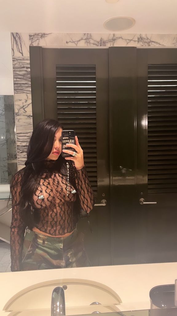 Lourdes Leon shares a bathroom selfie on her Instagram Stories