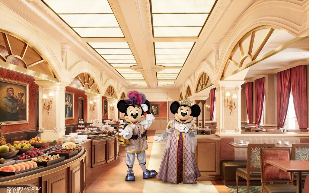 Disney characters in the hotel's restaurant 