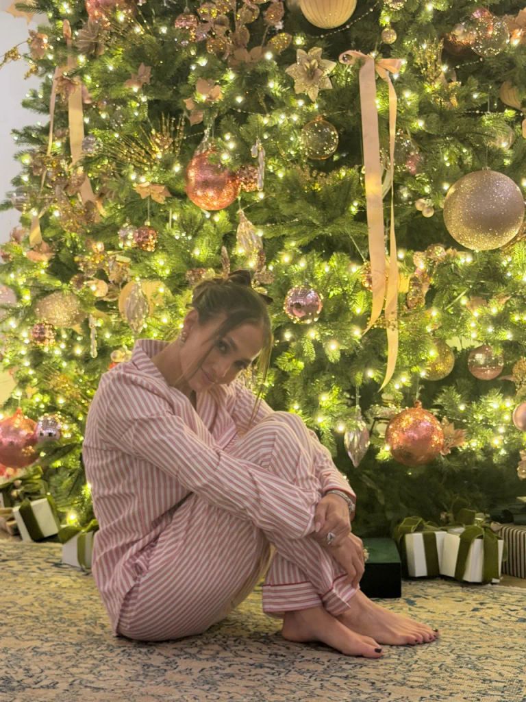 Jennifer shares glimpse inside her intimate Christmas