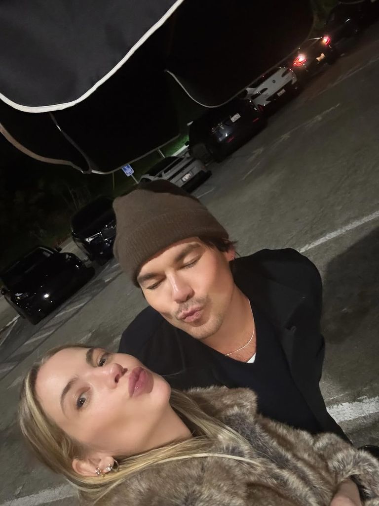 tyler blackburn ashley benson air kiss