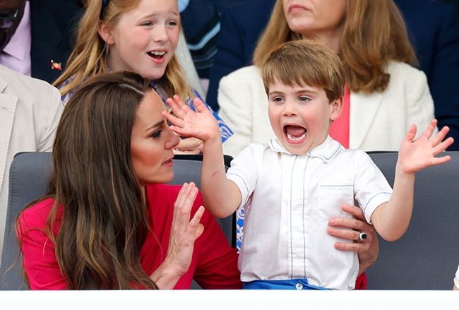 prince louis waving hands at pageant