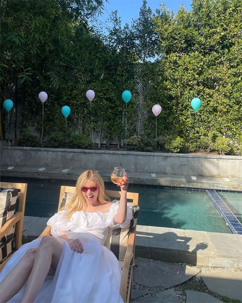 emma roberts birthday poolside