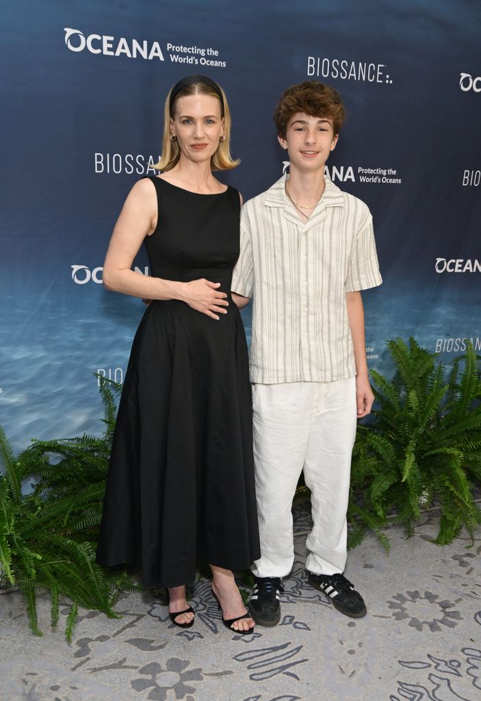 L'acteur janvier Jones et son fils Xander Dane assistent à la 18e soirée d'été annuelle de Seachange à Montage Laguna Beach le 26 juillet 2025 à Laguna Beach, en Californie,