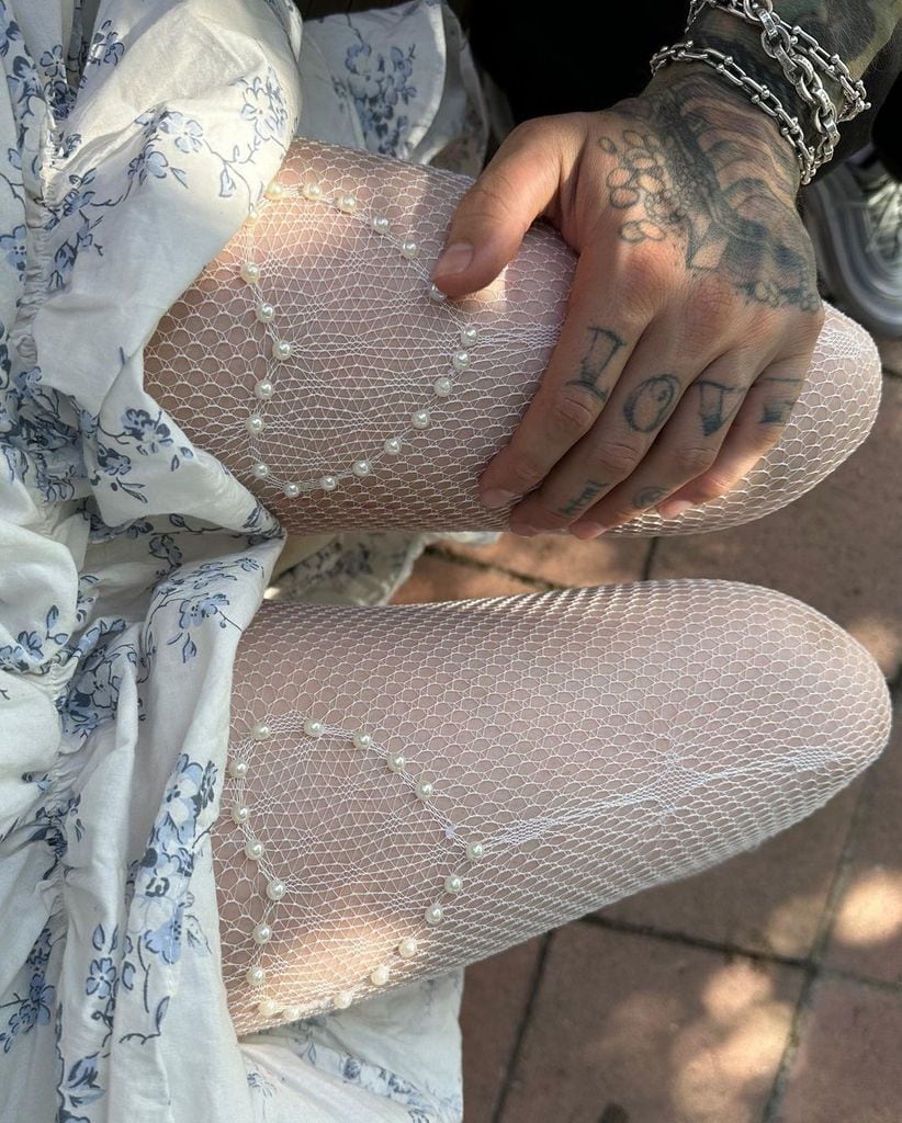 Billie shared a snap of her boyfriend Jesse's hand placed on her thigh