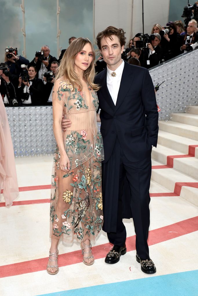 Suki Waterhouse and Robert Pattinson attend The 2023 Met Gala Celebrating "Karl Lagerfeld: A Line Of Beauty" at The Metropolitan Museum of Art on May 01, 2023 in New York City. (Photo by Jamie McCarthy/Getty Images)