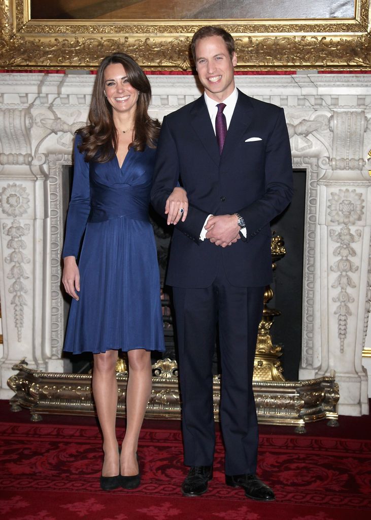 Prince William and Kate Middleton pose photographs in State Apartments