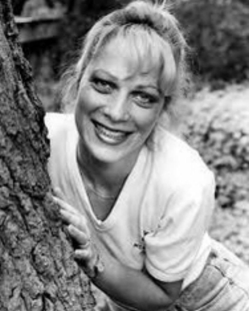 Denise Welch at 23 in a black and white photo